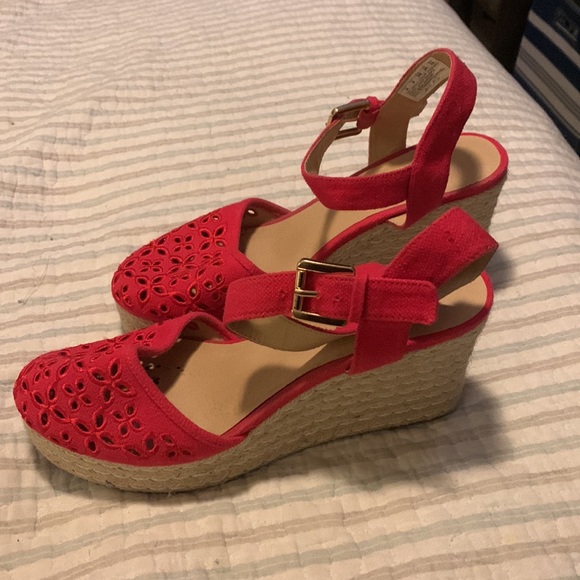 Women’s Skechers Eyelet Turtledove Pattern Red Espadrilles Size 9 - Picture 5 of 7